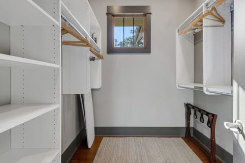 House | 4 bedrooms, high-speed internet