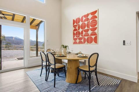 House | 3 bedrooms, high-speed internet