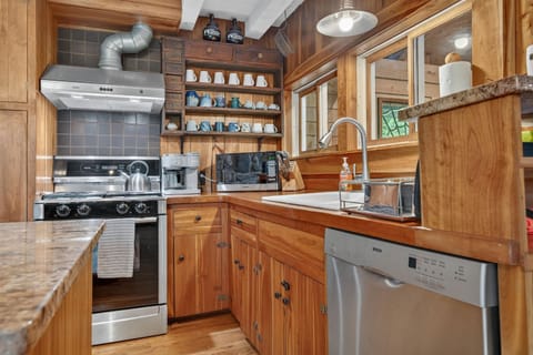 House | 4 bedrooms, high-speed internet