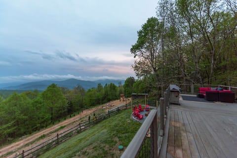 House | 5 bedrooms, high-speed internet