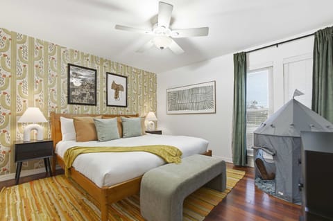 House | 5 bedrooms, high-speed internet