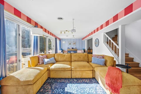 House | 6 bedrooms, high-speed internet