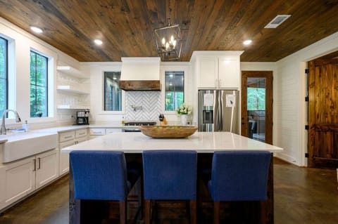 House | 3 bedrooms, high-speed internet