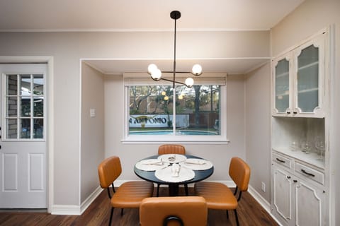 House | 5 bedrooms, high-speed internet