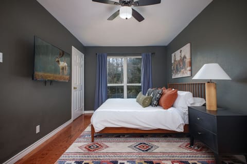 House | 8 bedrooms, high-speed internet