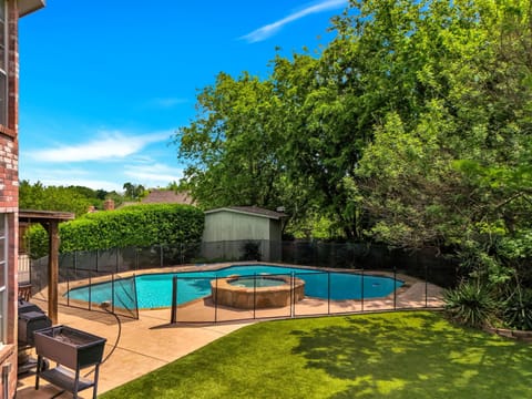 House | 5 bedrooms, high-speed internet