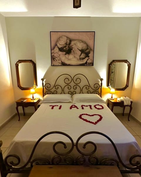 Family Suite, Garden View | Desk, WiFi (free)
