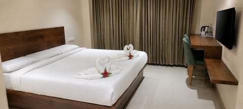 Superior Room | Desk, laptop workspace, soundproofing, WiFi (free)