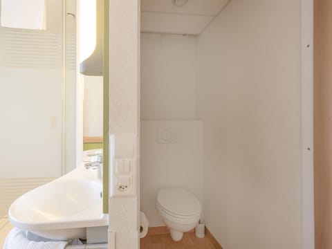 Double Room | Desk, soundproofing, free WiFi, bed sheets