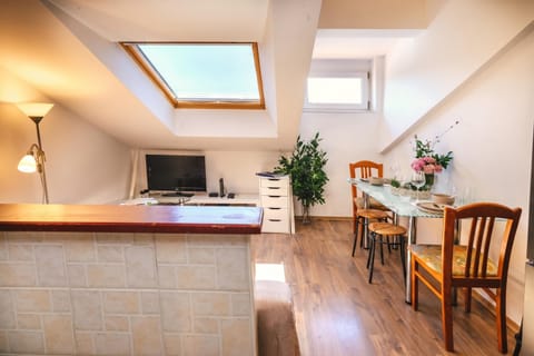 Honeymoon Apartment, 1 Bedroom, Air conditioning (Ema Studio on the Main Promenade) | Dining