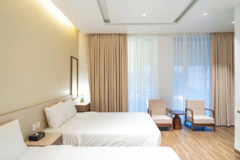 Deluxe Twin Room | In-room safe, blackout drapes, soundproofing