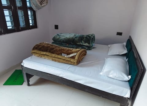 Double Room | Rollaway beds (surcharge), bed sheets