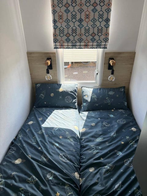 3 bedrooms, WiFi (free), bed sheets