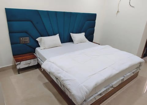 Deluxe Room, City View | In-room safe, desk, laptop workspace, soundproofing