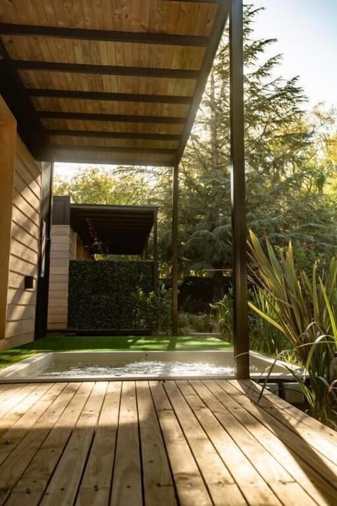 Deluxe Double or Twin Room, Garden View | Property grounds