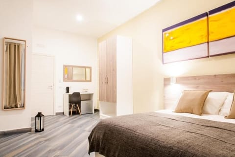 Deluxe Suite, Private Bathroom | Premium bedding, memory foam beds, minibar (some free items)