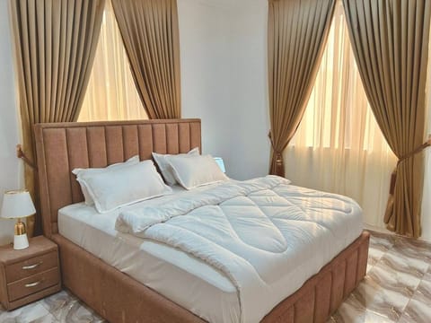 In-room safe, iron/ironing board (on request)