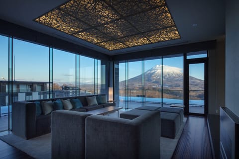 Penthouse, 5 Bedrooms, Mountain View | Living room | 40-inch flat-screen TV with satellite channels, TV