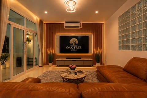 Villa, 4 Bedrooms, Accessible, Smoking | Living area | Books