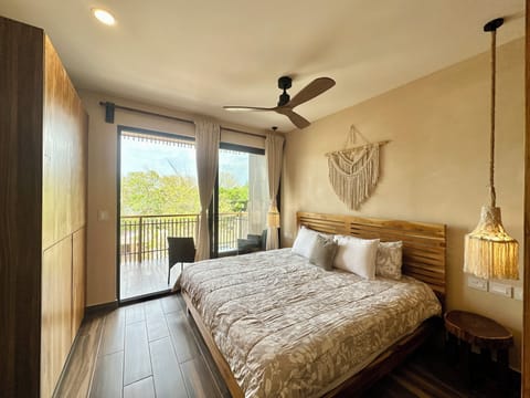 Luxury Studio, Sea View | In-room safe, desk, iron/ironing board, WiFi (free)