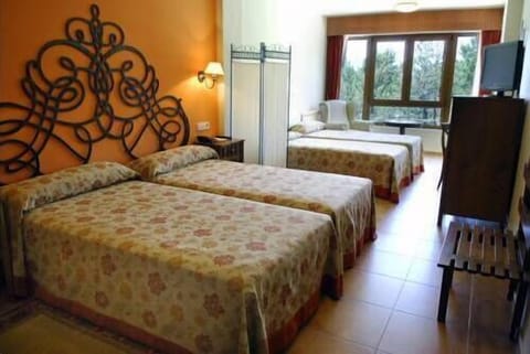 Family Room | Minibar, in-room safe, individually decorated, individually furnished