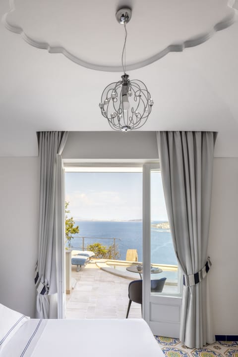 Suite (Amalfi Sunrise) | Premium bedding, down comforters, minibar, in-room safe