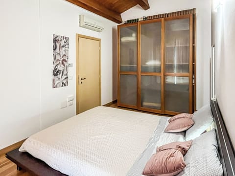 Apartment, Balcony