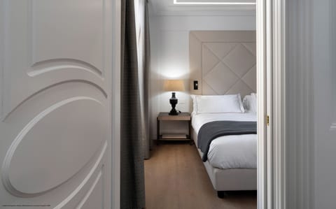 In-room safe, WiFi (free)