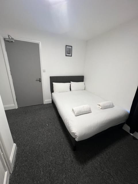Standard Double Room, Ensuite | Desk, WiFi (free)
