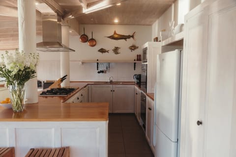 Classic Apartment, Multiple Beds, Non Smoking, Ocean View | Private kitchen
