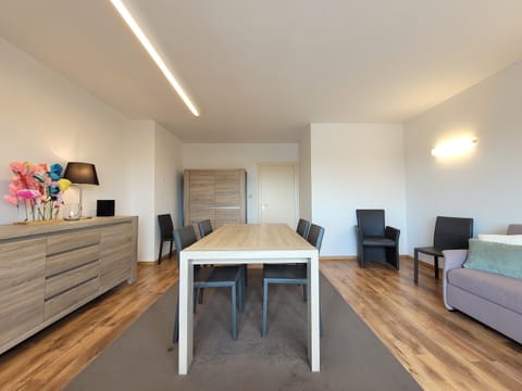 Apartment | Dining