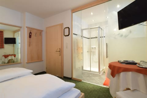 Double Room | Hypo-allergenic bedding, in-room safe, soundproofing, free WiFi