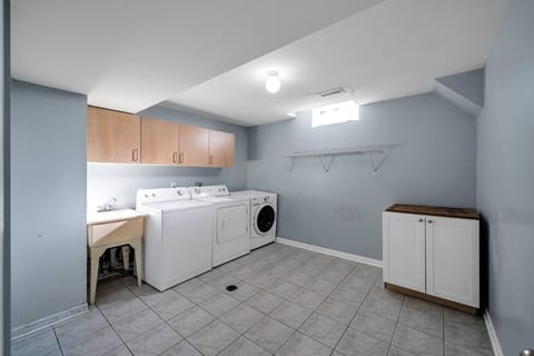House, 4 Bedrooms | Laundry