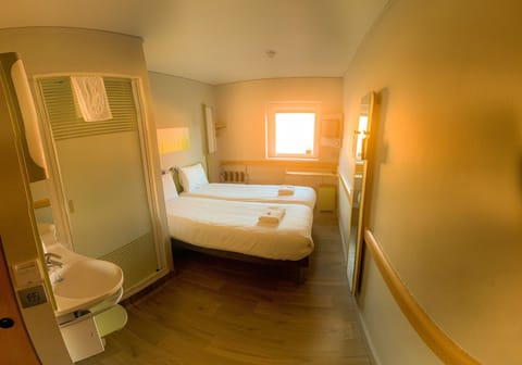 Desk, free WiFi, bed sheets