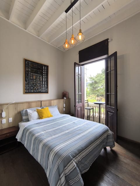 Premium Double Room, 1 Queen Bed, Ensuite, Park View | Laptop workspace, soundproofing, WiFi (free), bed sheets