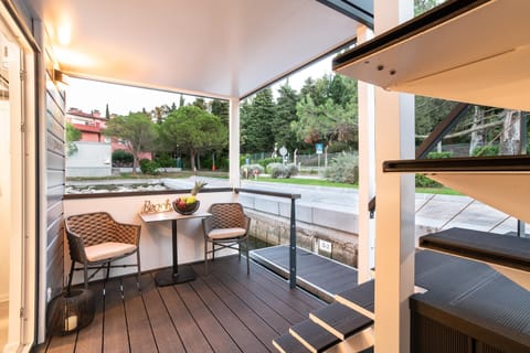 Mobile Home | Balcony