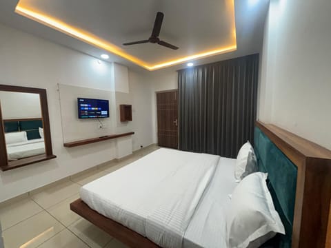 Superior Double Room, Balcony, Mountain View | Desk, laptop workspace, WiFi (free)