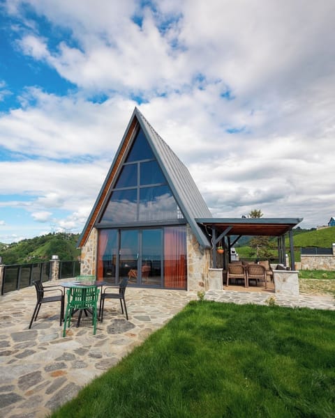 Bungalow, Kitchen, Sea View | Outdoor dining