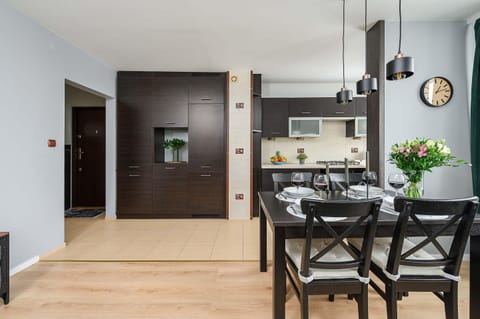 Apartment | Dining