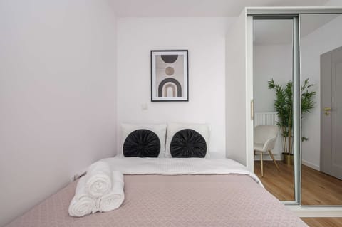 Apartment | 3 bedrooms, laptop workspace, iron/ironing board, bed sheets