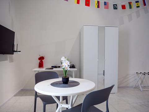Suite Neapolitan Street | Premium bedding, down comforters, memory foam beds, minibar