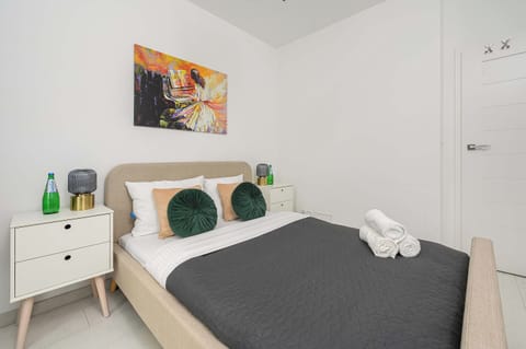 Apartment | 3 bedrooms, laptop workspace, iron/ironing board, bed sheets