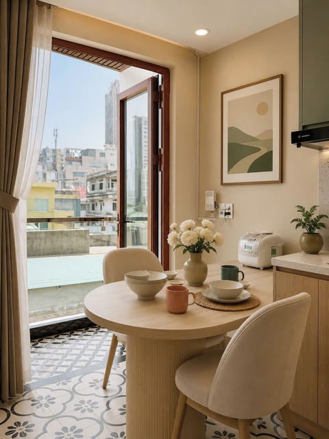Studio, Balcony, City View | Dining
