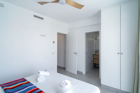 3 bedrooms, cribs (free), bed sheets