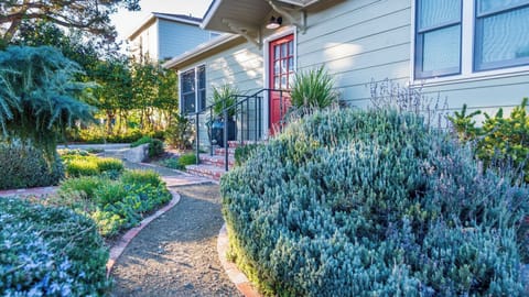 House (4 Bedrooms) | Front of property