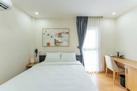 Superior Double Room | In-room safe, desk, blackout drapes, soundproofing