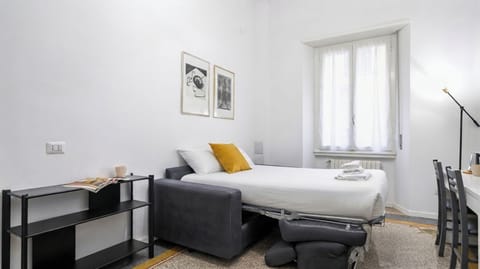 Apartment (2 Bedrooms) | 2 bedrooms, laptop workspace, iron/ironing board, bed sheets
