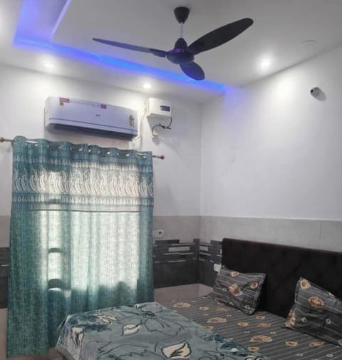 Deluxe Double Room, Balcony, City View | Premium bedding, WiFi (free), bed sheets