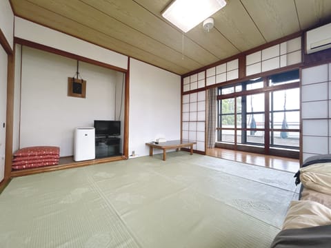 Quadruple Room | Laptop workspace, WiFi (free)