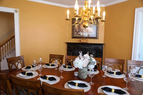 House, 4 Bedrooms | Dining